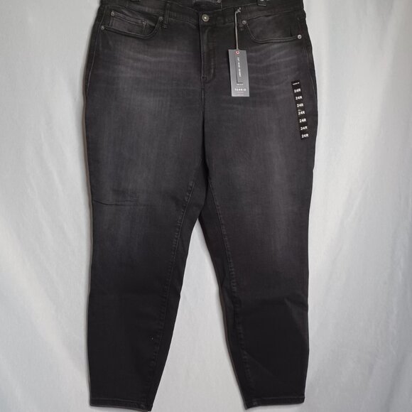 Torrid Jeans Women's Plus Size 24R Black Sky-High Skinny Denim Pants NWT - Picture 3 of 9